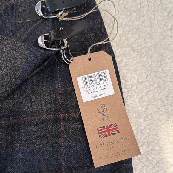 New Plaid kilt with Buckle Accents - Picture 3 of 4